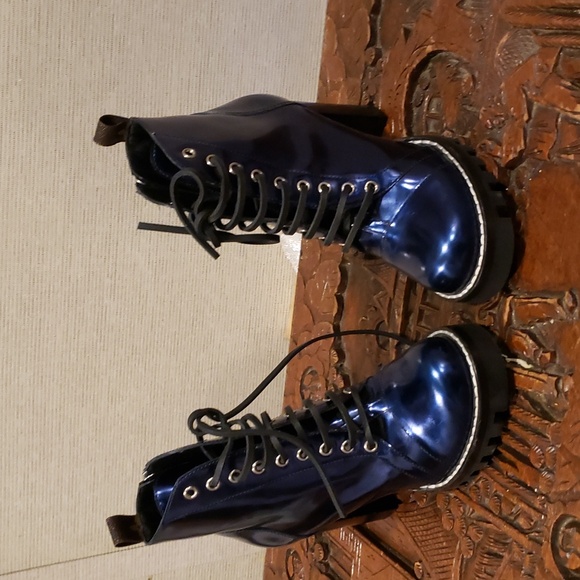 Louis Vuitton Chunky Heel Boots size 37 EUC...RARE FIND - Picture 5 of 10